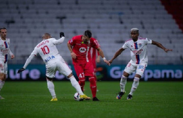 Dự đoán Lyon vs Clermont, 01h45 ngày 23/10